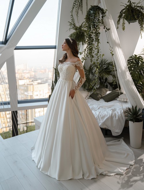 https://elisebride.ro/images/stories/virtuemart/product/LEAH             (1).jpg